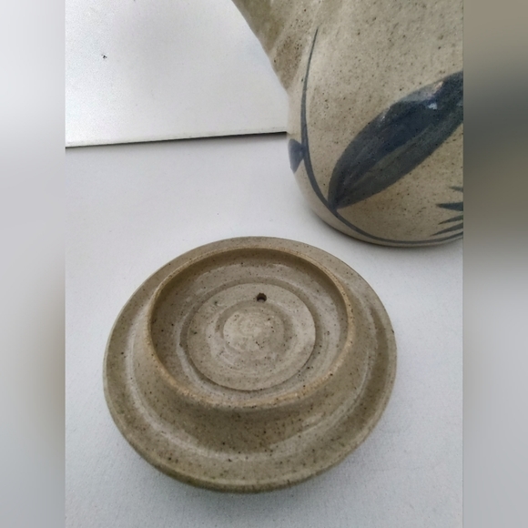 Sonny Fletcher Delph Blue Daisy vintage pottery pitcher W/ lid - Picture 4 of 11